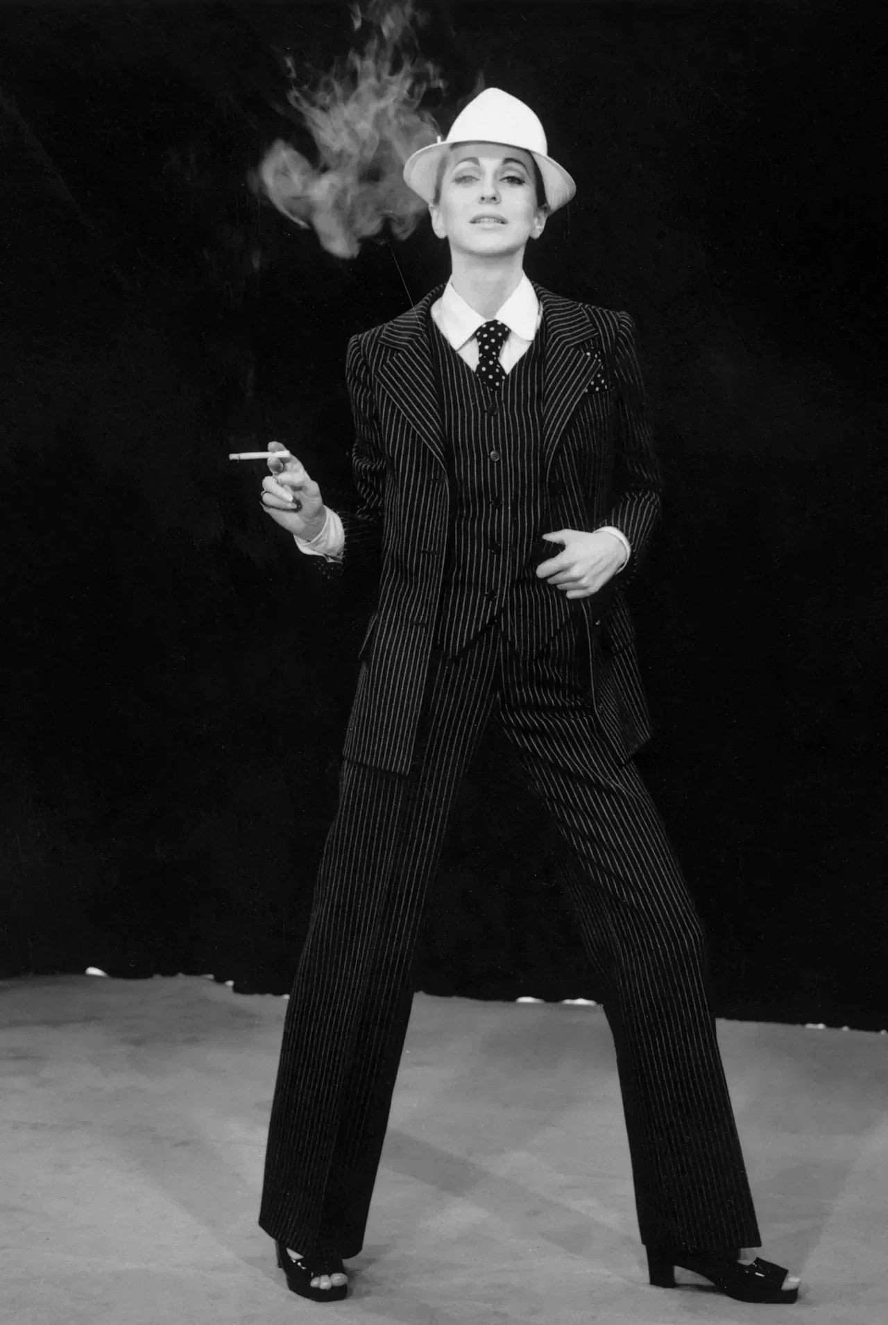 Histoire du gilet de tailleur : du costume trois-pièces masculin à l'élégance au féminin