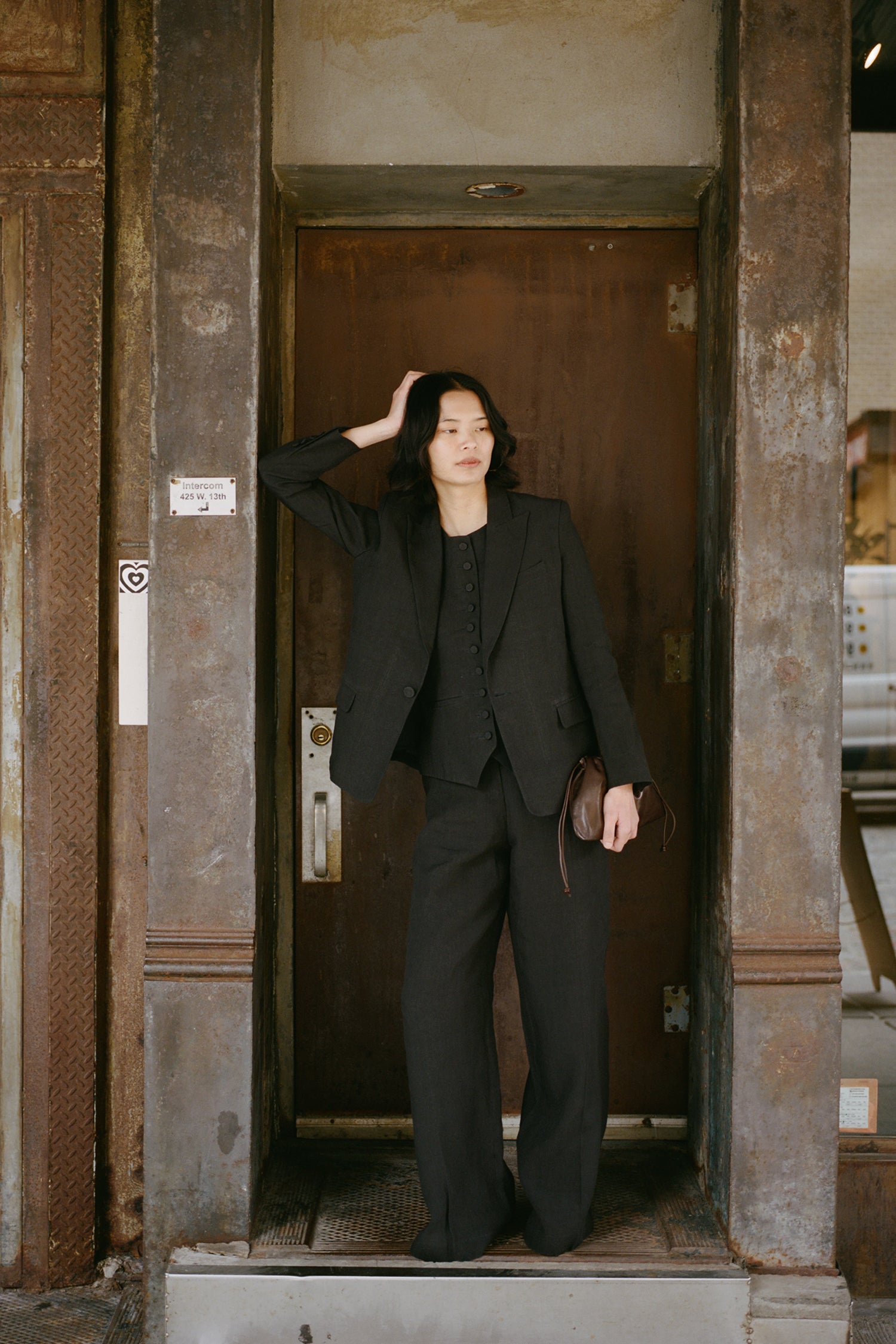 tailleur femme gilet veste et pantalon en toile de lin lavé noir Made in France par Facettes Studio