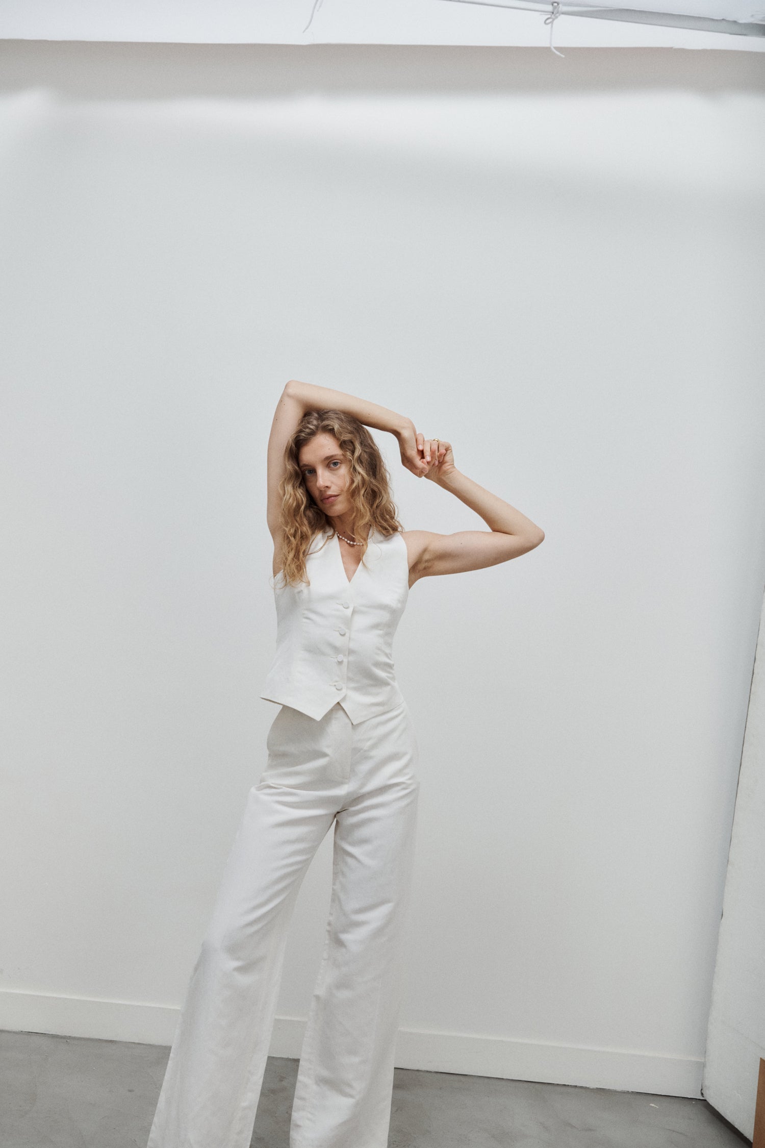 pantalon de tailleur femme toile de lin et soie blanc cassé Made in France par Facettes Studio