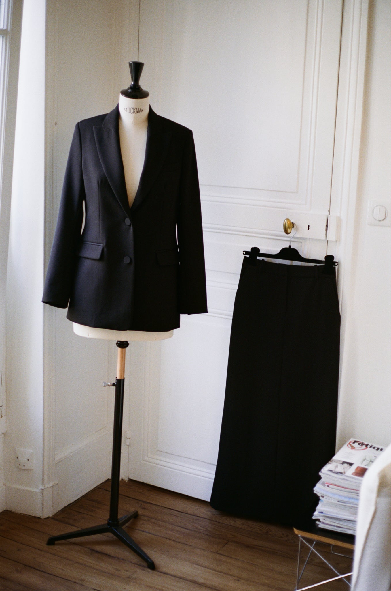 veste tailleur femme cintrée Sarah et jupe de tailleur noires - Facettes Studio