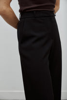 pantalon de tailleur femme gabardine de laine noire Made in France par Facettes Studio