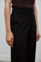 pantalon de tailleur femme gabardine de laine noire Made in France par Facettes Studio