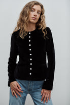 veste du soir cintrée col rond en velours de coton noir et boutons de satin blanc Made in France par Facettes Studio