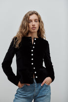 veste du soir cintrée col rond en velours de coton noir et boutons de satin blanc Made in France par Facettes Studio